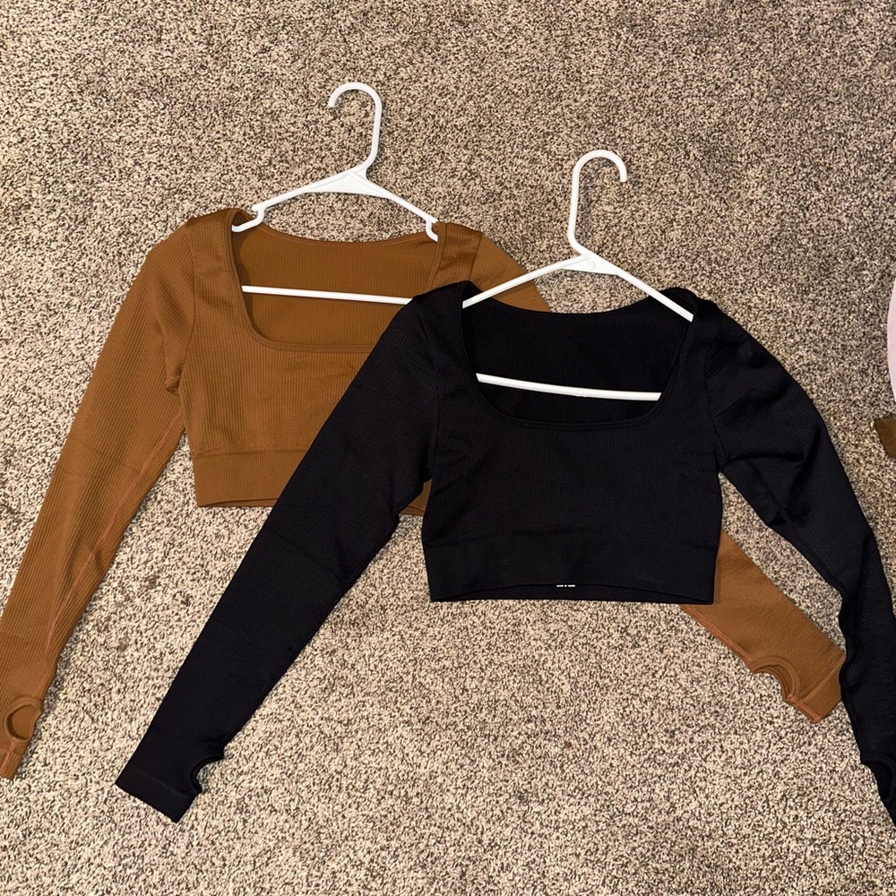 Set of 2 size S cropped longsleeves